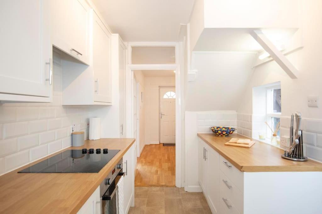 3 Bed House/Garden/Wi-Fi/Parking/Central Location Villa Гилдфорд Екстериор снимка